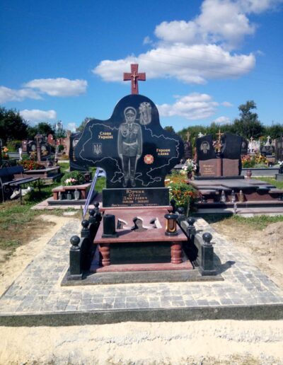 пам'ятник для загиблого воїна