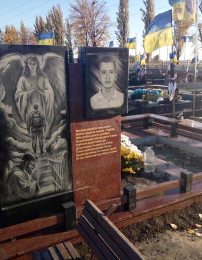 пам'ятник воїну зсу