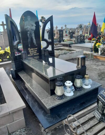 пам'ятник воїну зсу