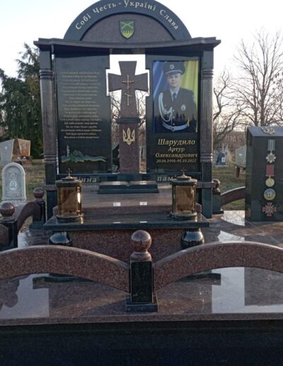 пам ятник загиблим воїнам