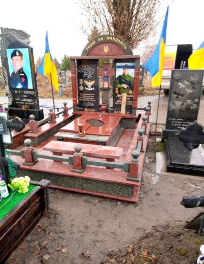 пам ятник загиблим воїнам