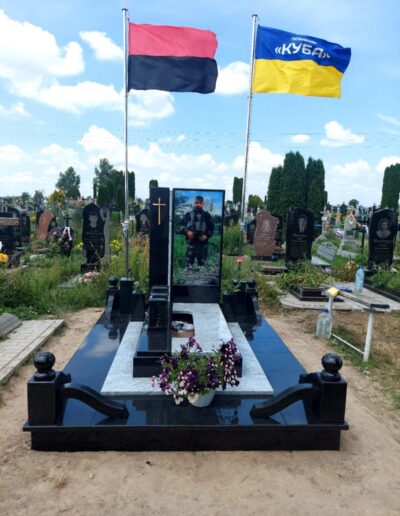 пам'ятник загиблим воїнам