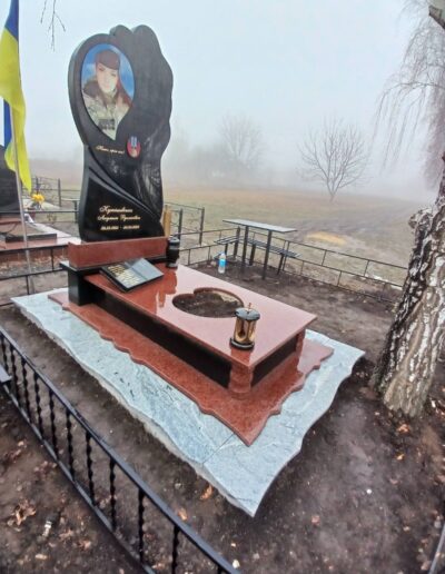 пам'ятник воїну зсу