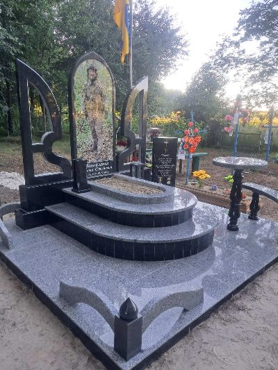 Гранітний меморіальний комплекс, Чернігів