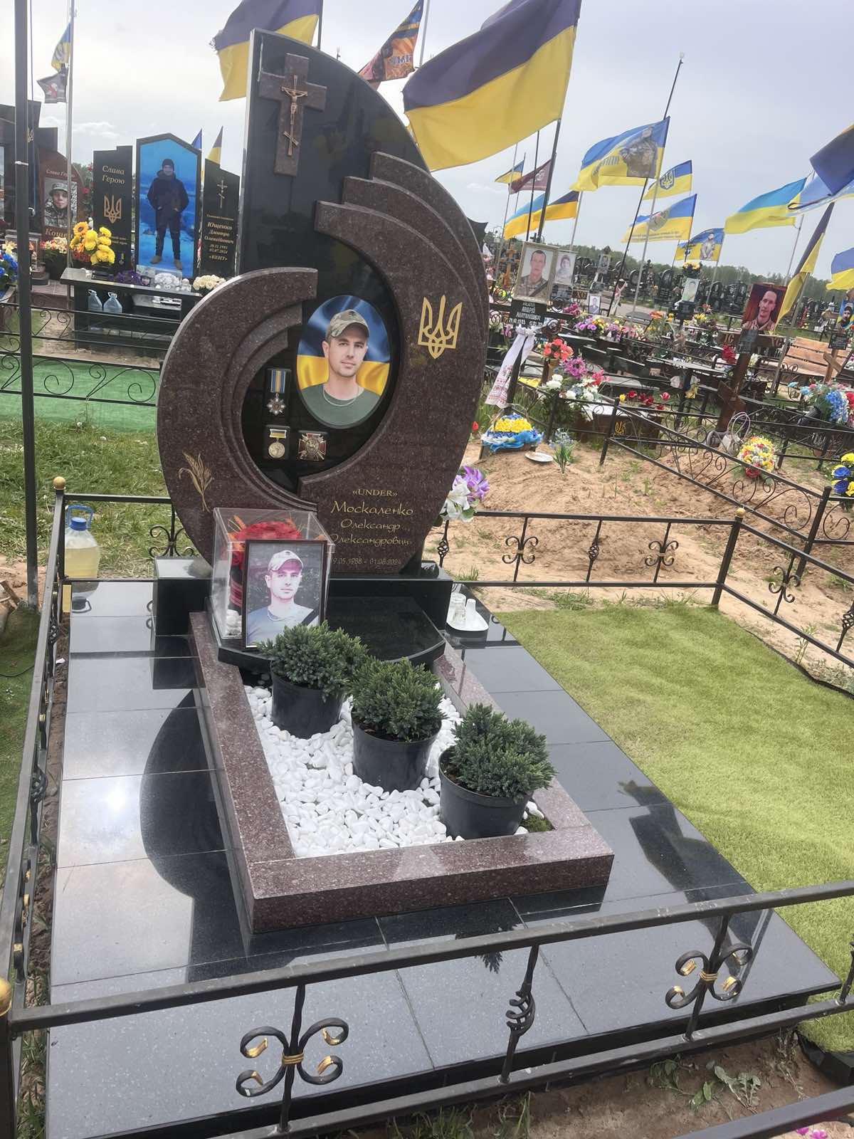Меморіальний комплекс для військового поховання, Чернігів