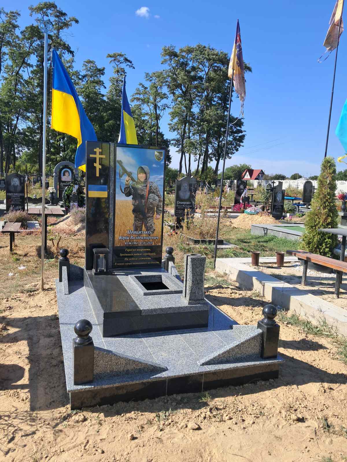 Меморіальна ділянка з граніту, Чернігів