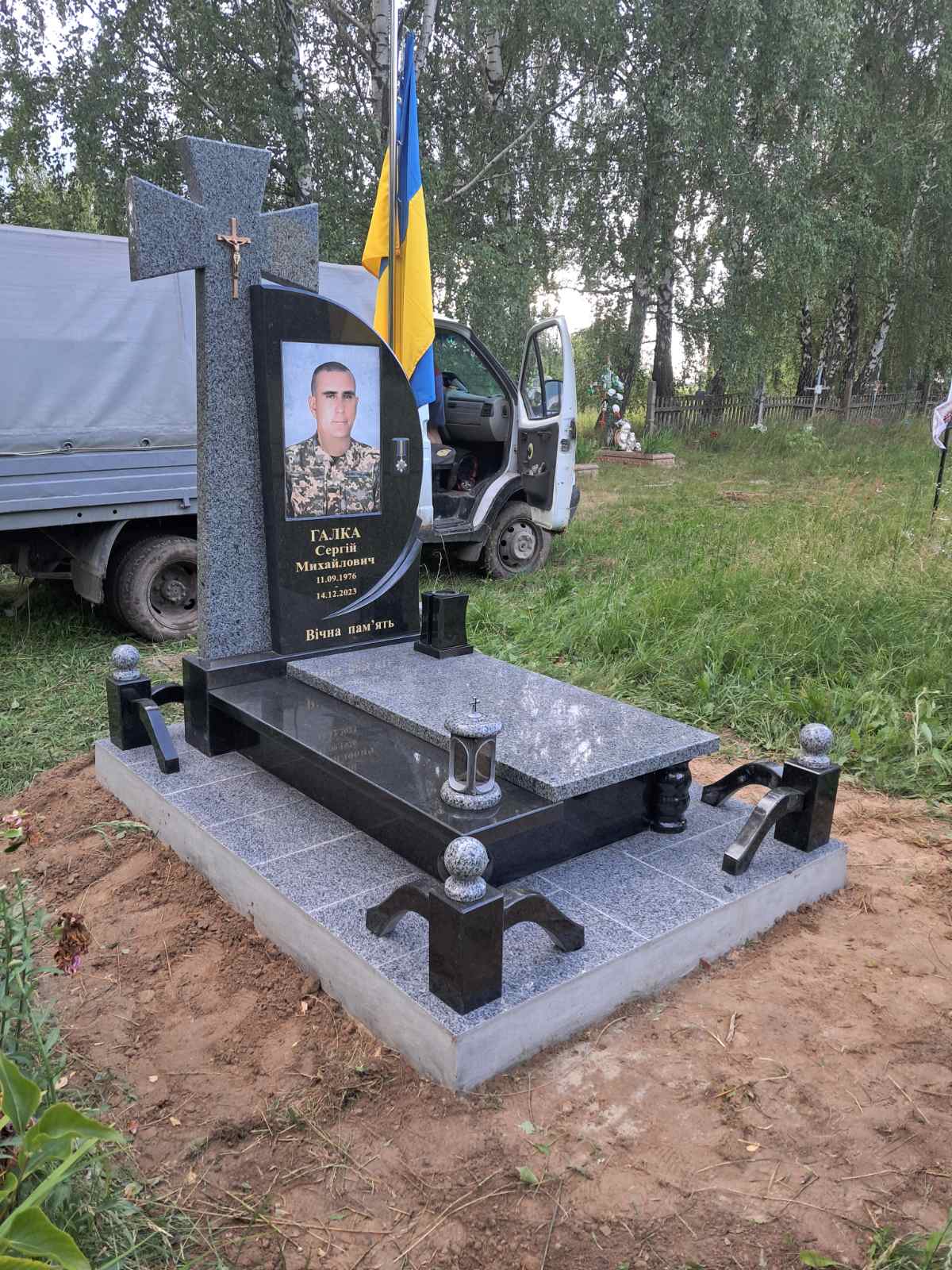 Козацький хрест на військовому похованні, Чернігів
