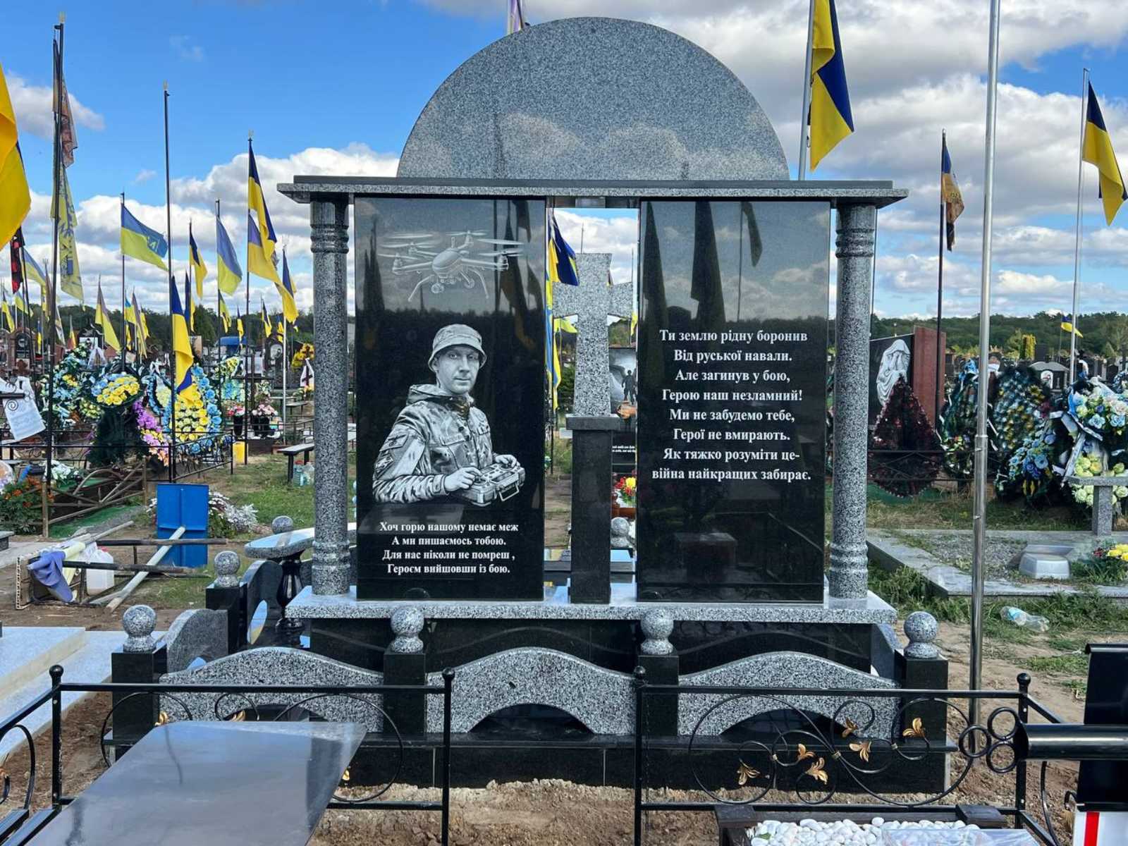 Меморіальний комплекс з граніту, виконана робота, Чернігів